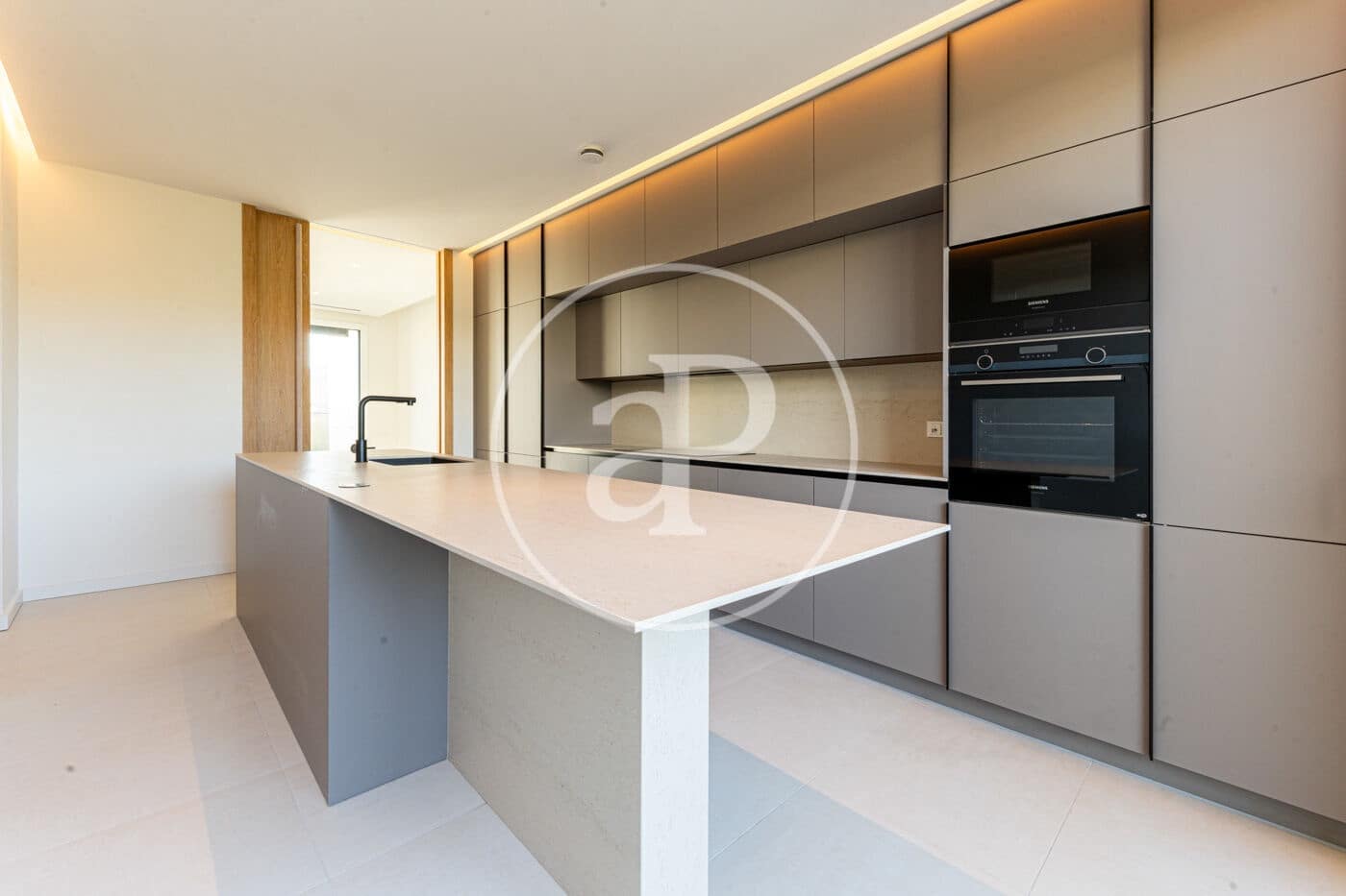 4 soveværelse Lejlighed til leje i Pozuelo de Alarcon med swimmingpool - € 7.500 (Ref: 9159701)