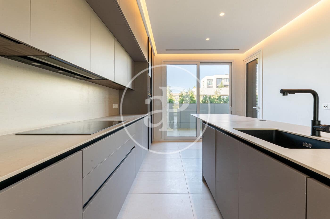 4 soveværelse Lejlighed til leje i Pozuelo de Alarcon med swimmingpool - € 7.500 (Ref: 9159701)