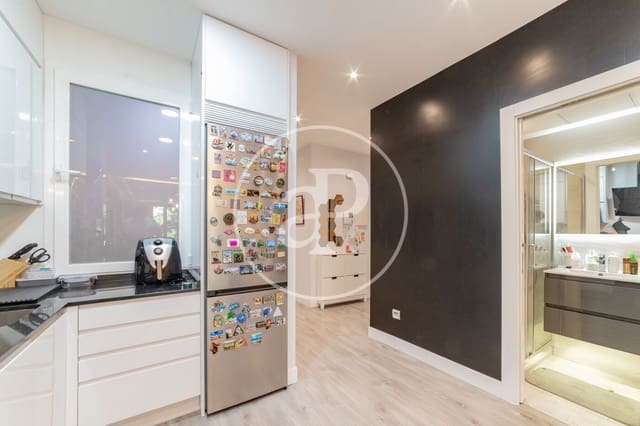 3 soveværelse Lejlighed til leje i Almagro, Madrid by - € 3.500 (Ref: 9162458)