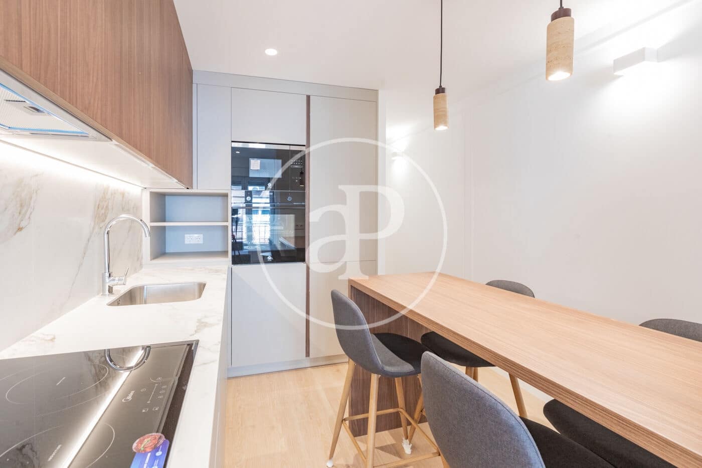 Appartement de 2 chambres à louer à Madrid ville - 2 300 € (Ref: 9166000)