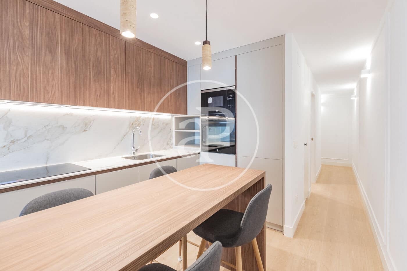 Appartement de 2 chambres à louer à Madrid ville - 2 300 € (Ref: 9166000)