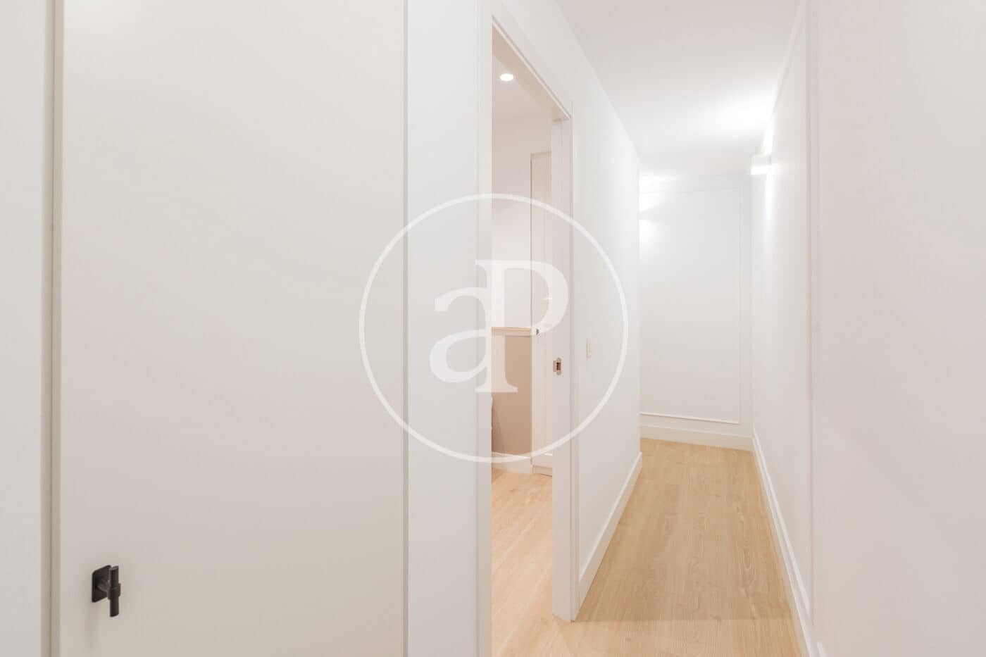 Appartement de 2 chambres à louer à Madrid ville - 2 300 € (Ref: 9166000)