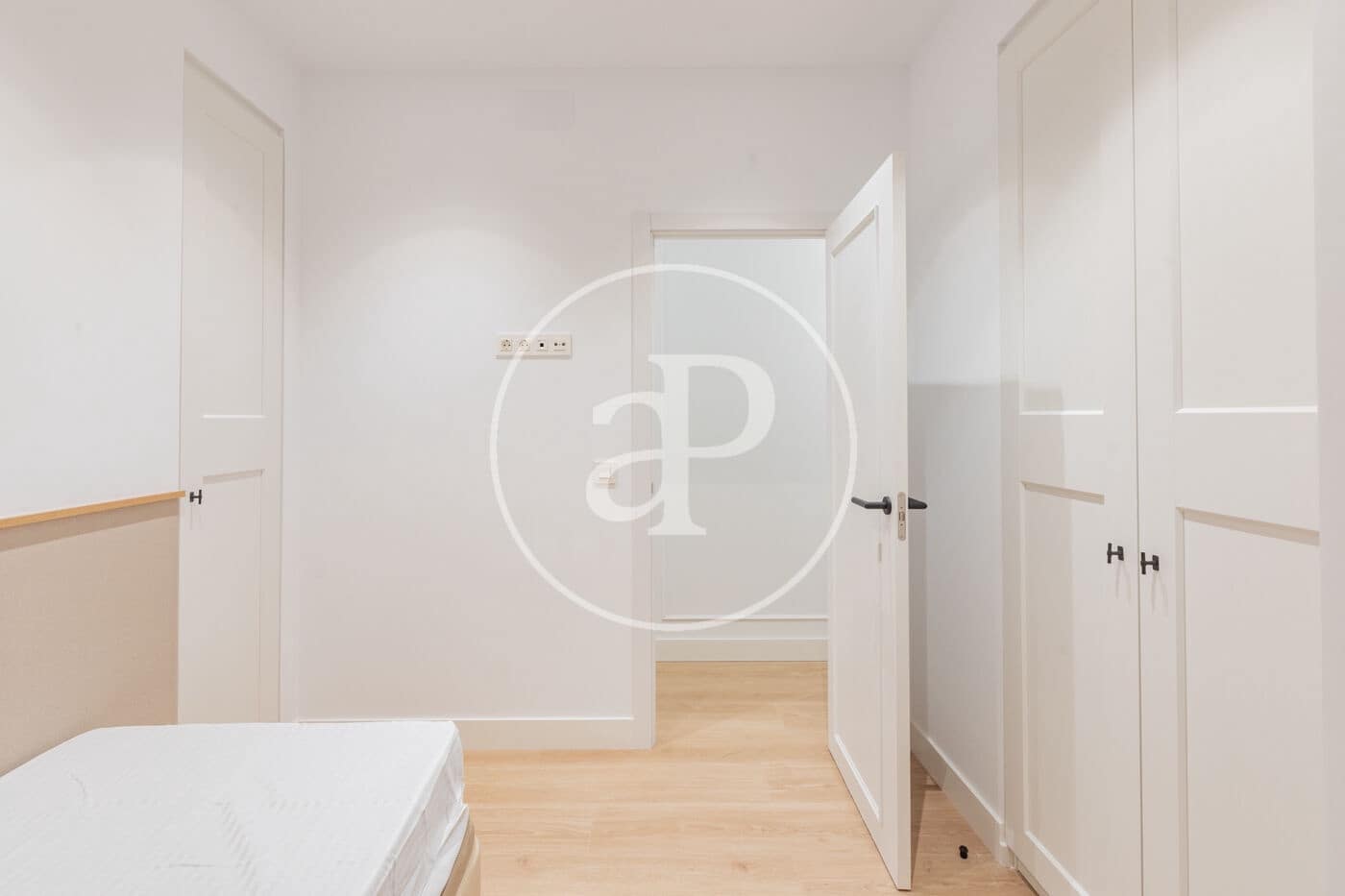 Appartement de 2 chambres à louer à Madrid ville - 2 300 € (Ref: 9166000)