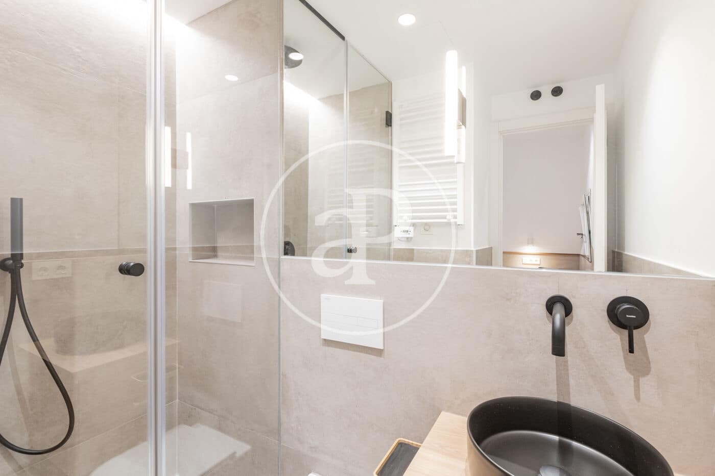 Appartement de 2 chambres à louer à Madrid ville - 2 300 € (Ref: 9166000)