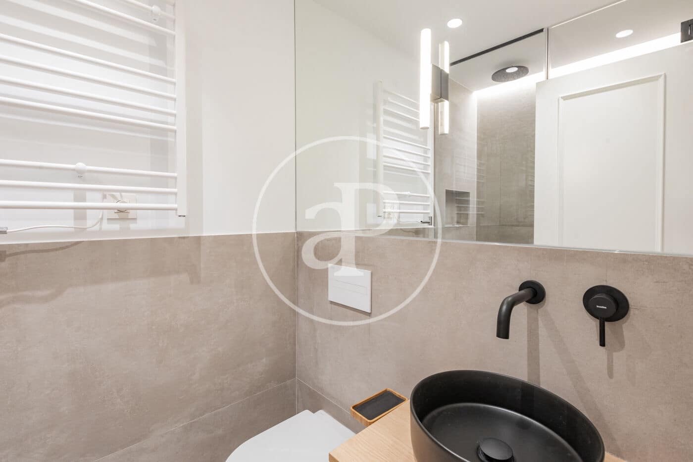 Appartement de 2 chambres à louer à Madrid ville - 2 300 € (Ref: 9166000)