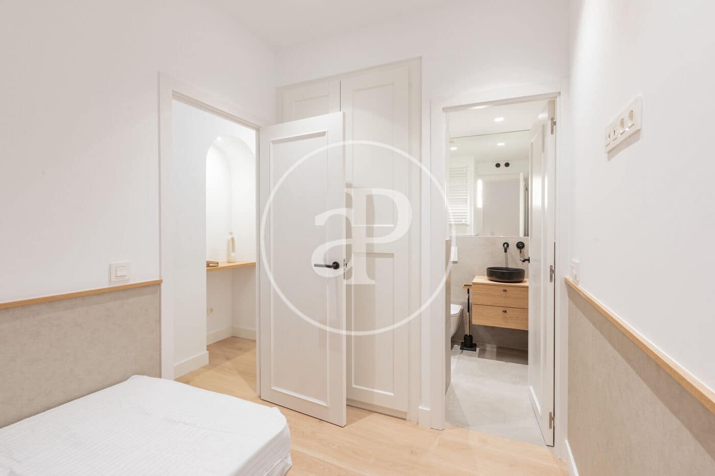 Appartement de 2 chambres à louer à Madrid ville - 2 300 € (Ref: 9166000)