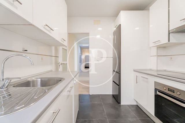4 sovrum Lägenhet att hyra i Universidad, Madrid stad - 3 200 € (Ref: 9169734)