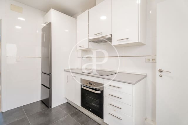 4 sovrum Lägenhet att hyra i Universidad, Madrid stad - 3 200 € (Ref: 9169734)