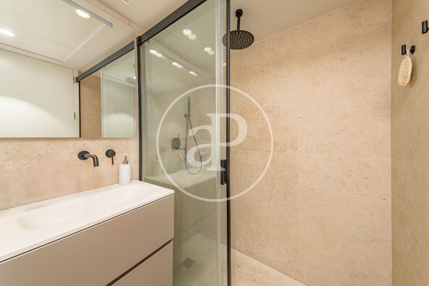 2 soveværelse Lejlighed til salg i Madrid by - € 1.680.000 (Ref: 9197966)