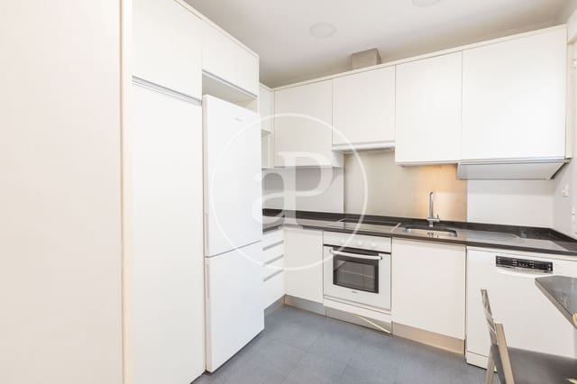 3 soveværelse Lejlighed til leje i Recoletos, Madrid by - € 3.300 (Ref: 9206808)