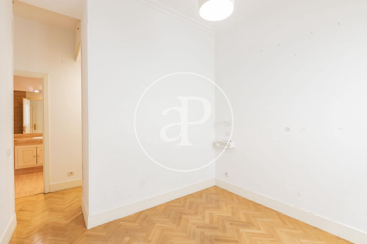 3 soveværelse Lejlighed til leje i Madrid by - € 3.300 (Ref: 9206808)