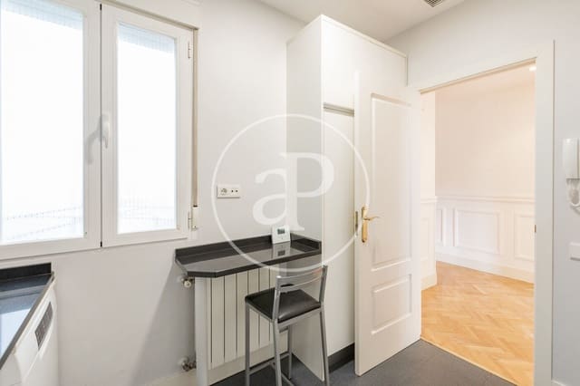 3 soveværelse Lejlighed til leje i Recoletos, Madrid by - € 3.300 (Ref: 9206808)