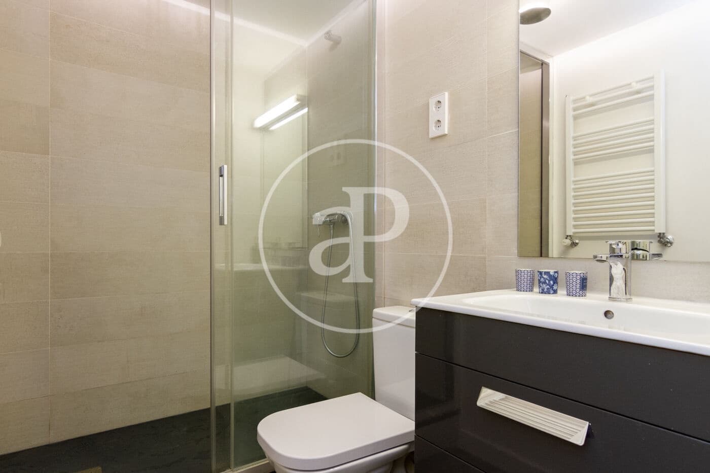 2 quarto Apartamento para arrendar em Madrid cidade - 2 700 € (Ref: 9208575)