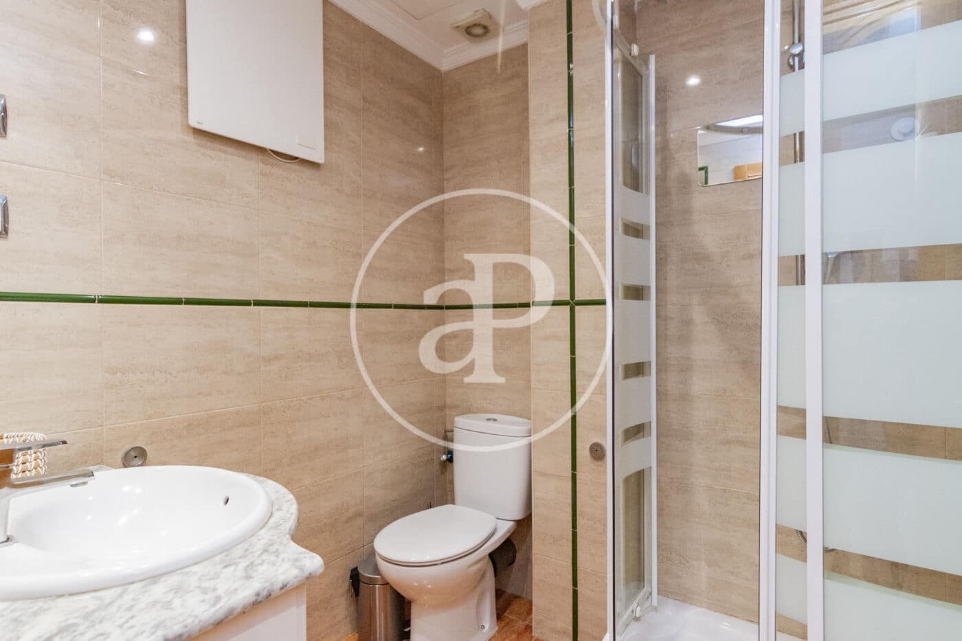 1 quarto Apartamento para arrendar em Madrid cidade - 1 300 € (Ref: 9228866)