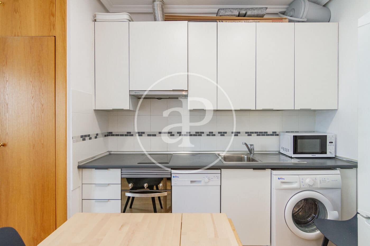 1 quarto Apartamento para arrendar em Madrid cidade - 1 300 € (Ref: 9228866)