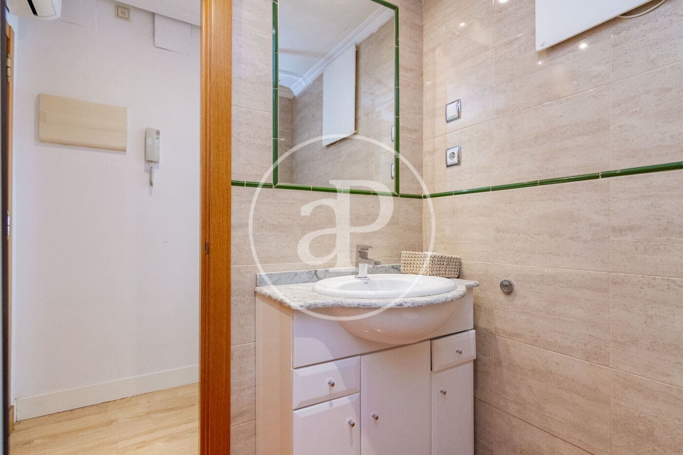 1 quarto Apartamento para arrendar em Madrid cidade - 1 300 € (Ref: 9228866)