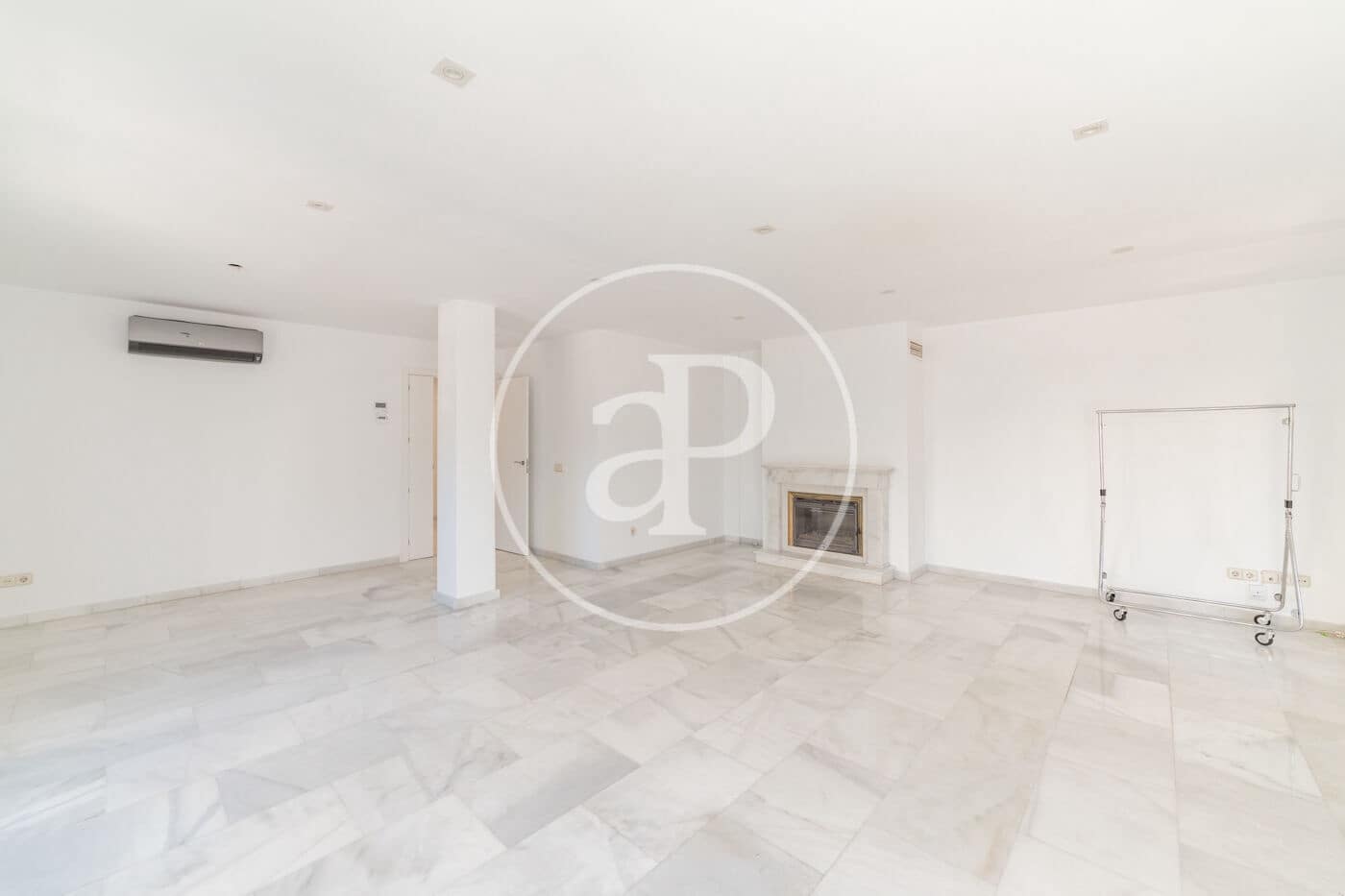 6 soveværelse Villa til leje i Madrid by - € 3.950 (Ref: 9232905)