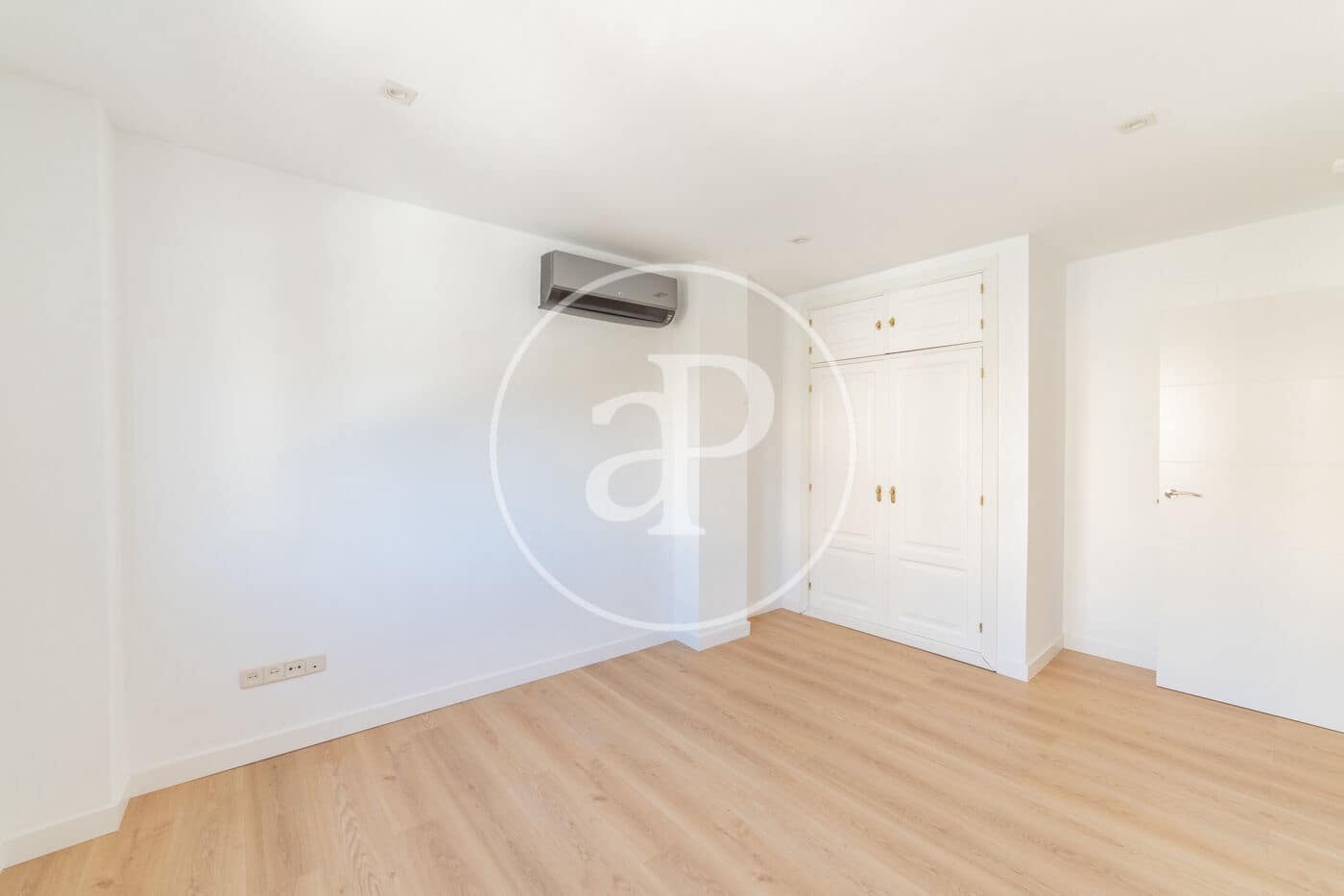 6 soveværelse Villa til leje i Madrid by - € 3.950 (Ref: 9232905)