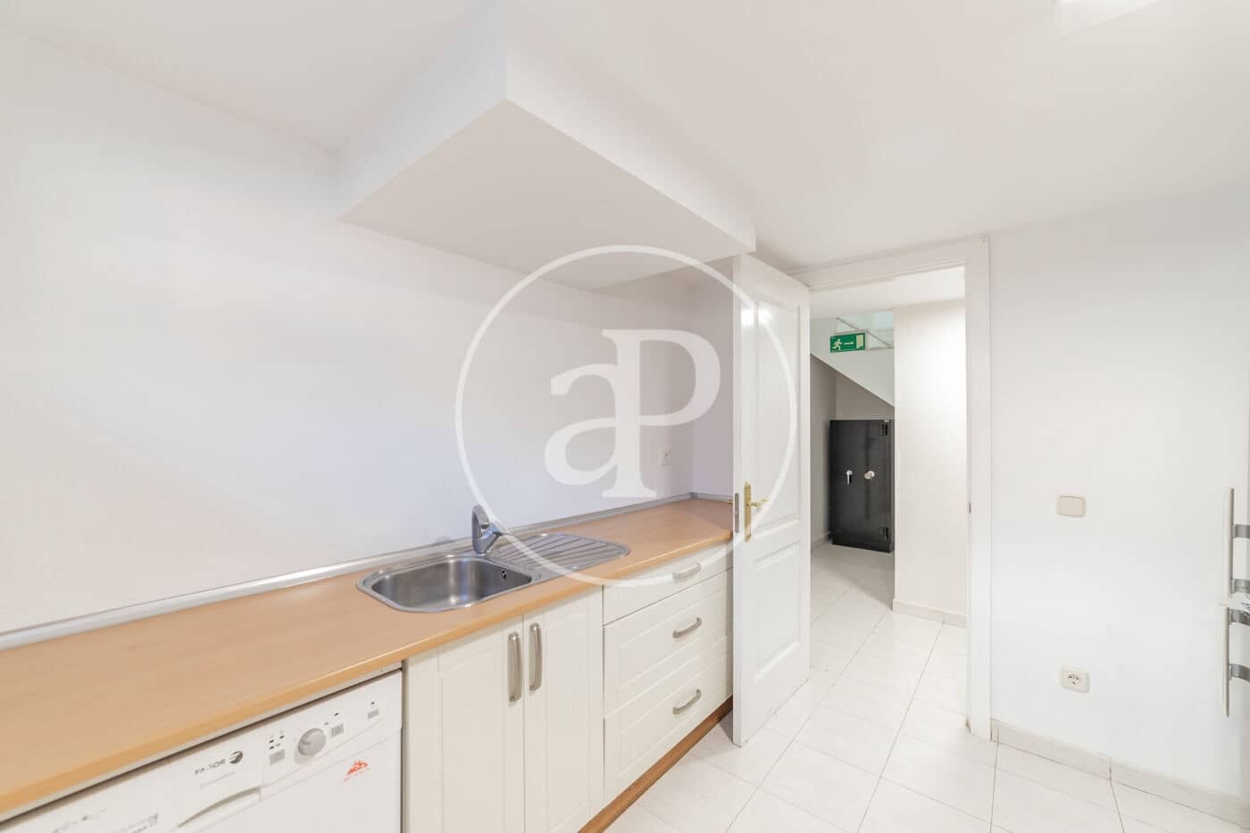 6 soveværelse Villa til leje i Madrid by - € 3.950 (Ref: 9232905)