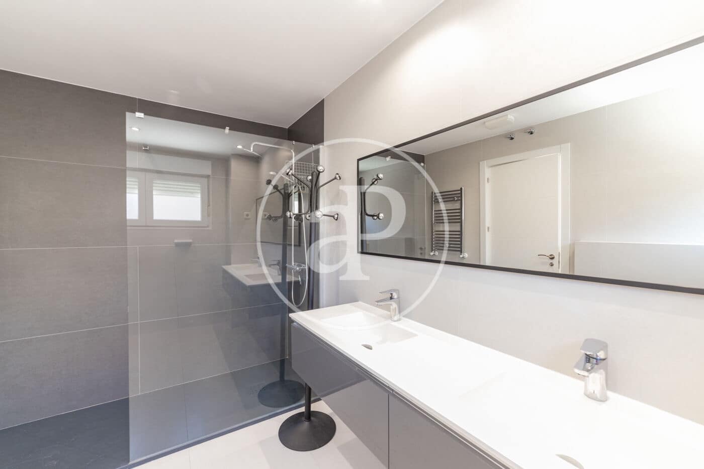 6 soveværelse Villa til leje i Madrid by - € 3.950 (Ref: 9232905)