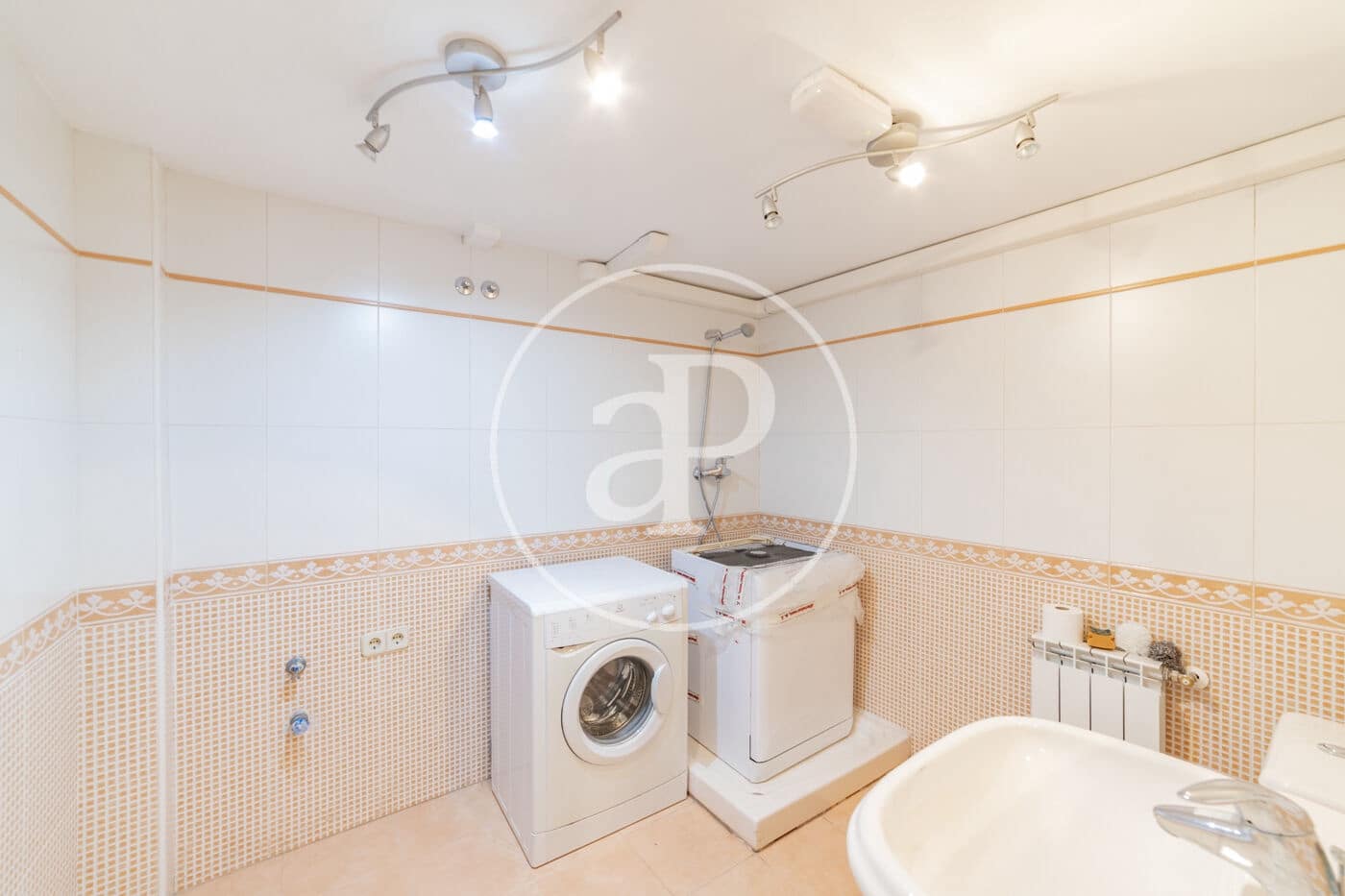 6 soveværelse Villa til leje i Madrid by - € 3.950 (Ref: 9232905)