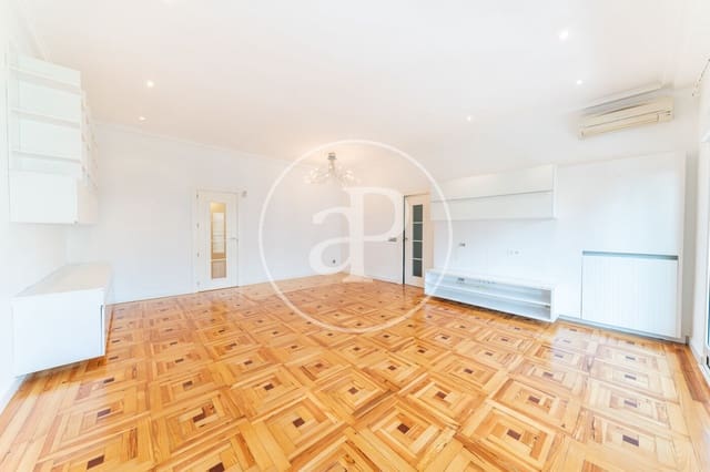 3 soveværelse Lejlighed til leje i Almagro, Madrid by - € 3.900 (Ref: 9232906)
