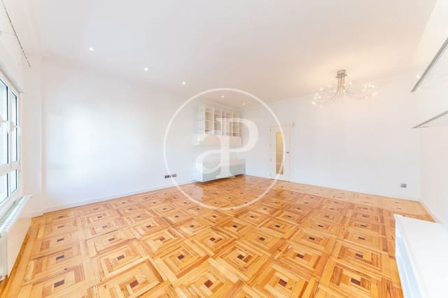 3 soveværelse Lejlighed til leje i Almagro, Madrid by - € 3.900 (Ref: 9232906)