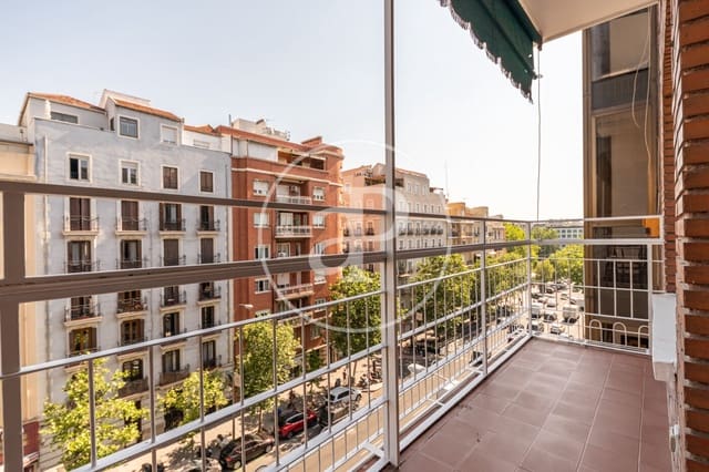 3 soveværelse Lejlighed til leje i Almagro, Madrid by - € 3.900 (Ref: 9232906)