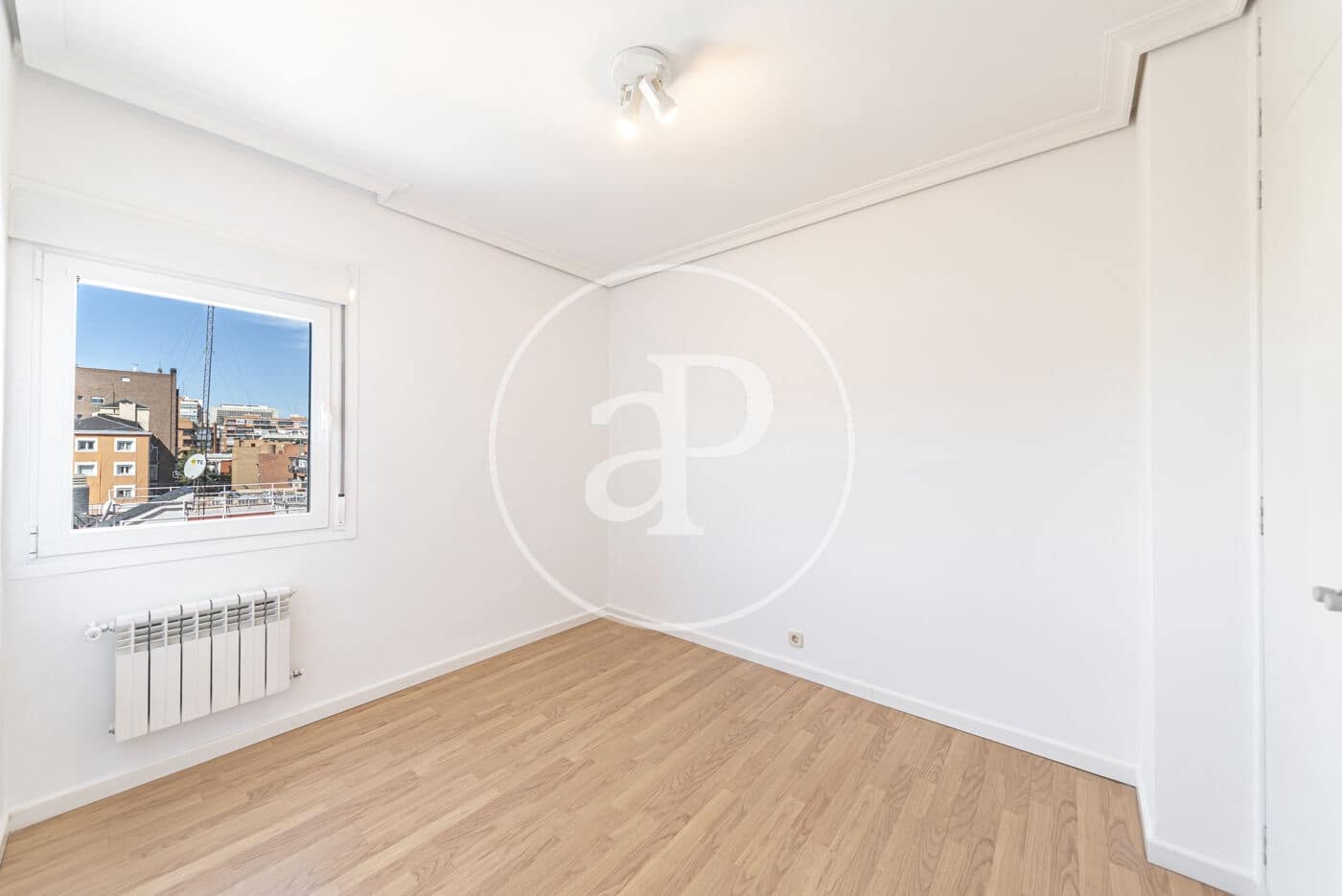 2 soveværelse Lejlighed til leje i Madrid by med swimmingpool garage - € 1.850 (Ref: 9232911)