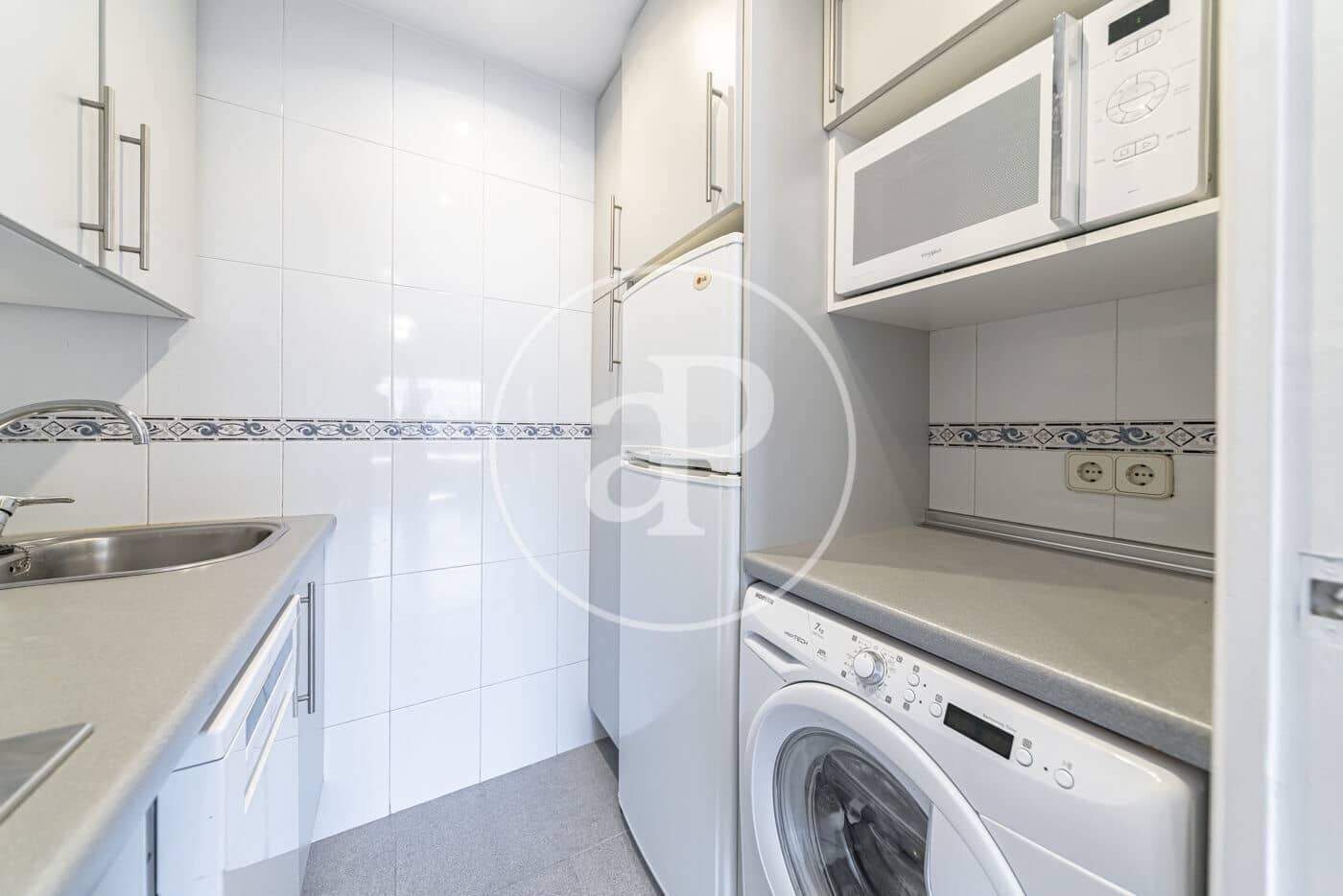 2 soveværelse Lejlighed til leje i Madrid by med swimmingpool garage - € 1.850 (Ref: 9232911)