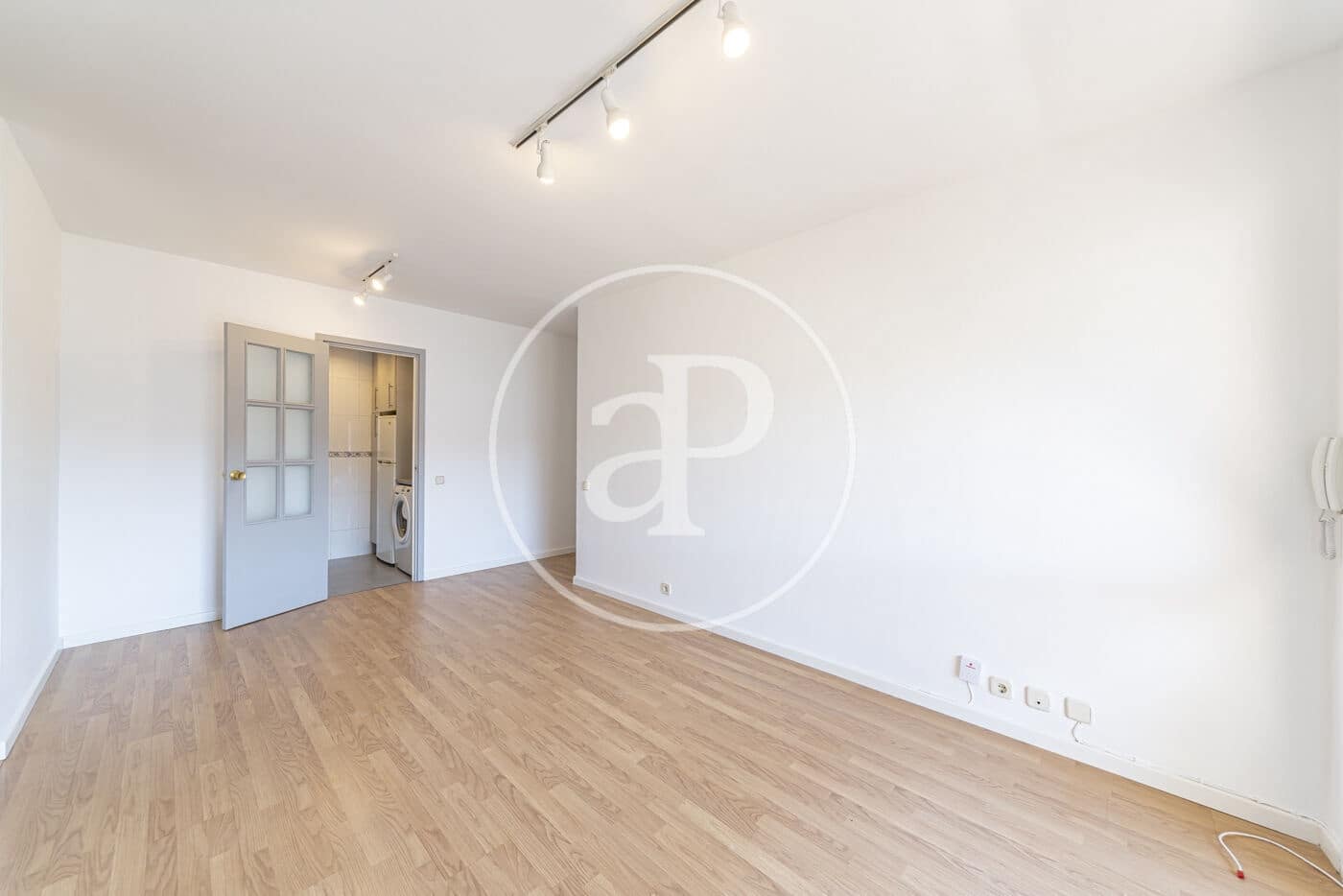 2 soveværelse Lejlighed til leje i Madrid by med swimmingpool garage - € 1.850 (Ref: 9232911)