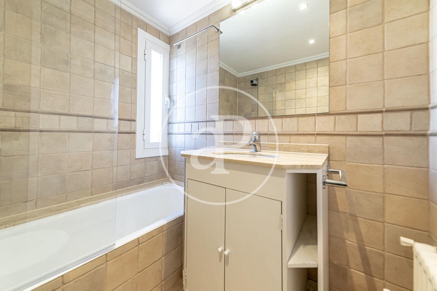 2 soveværelse Lejlighed til leje i Madrid by med swimmingpool garage - € 1.850 (Ref: 9232911)