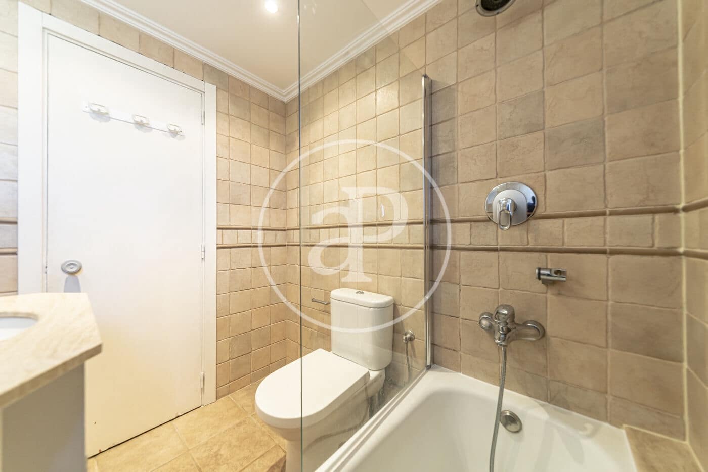 2 soveværelse Lejlighed til leje i Madrid by med swimmingpool garage - € 1.850 (Ref: 9232911)