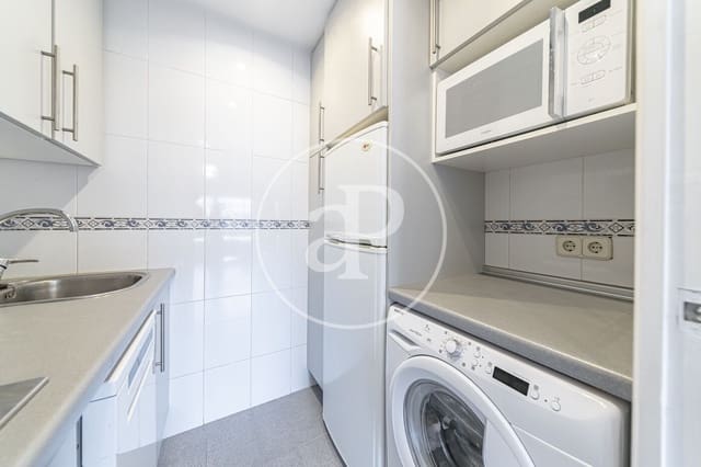 Apartamento de 2 habitaciones en Nueva España, Madrid ciudad en alquiler con piscina garaje - 1.850 € (Ref: 9232911)
