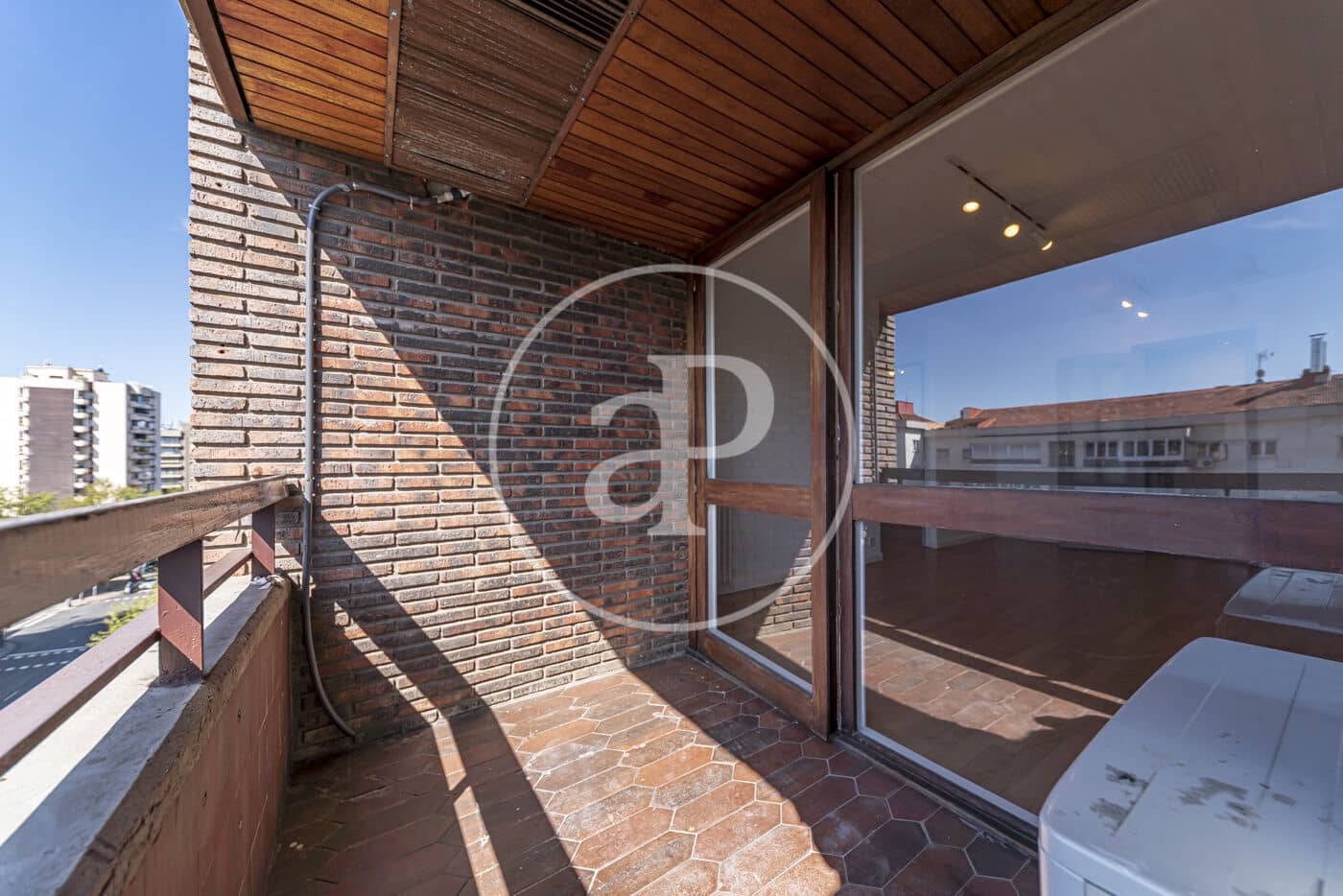 2 soveværelse Lejlighed til leje i Madrid by med swimmingpool garage - € 1.850 (Ref: 9232911)