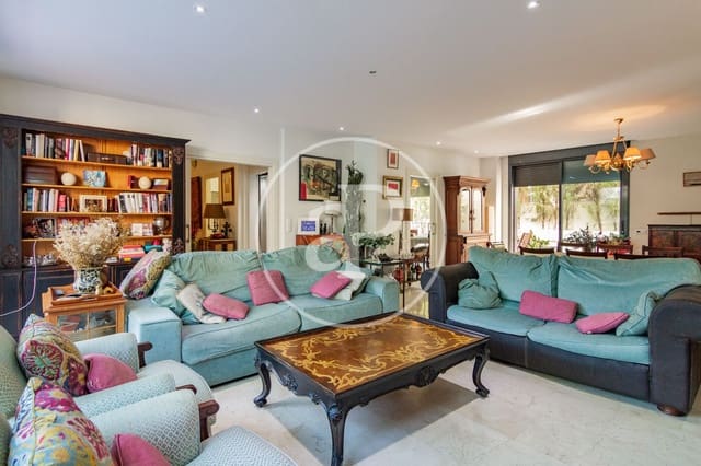 6 bedroom Villa for sale in Colina, Madrid city with pool - € 2,550,000 (Ref: 9232912)