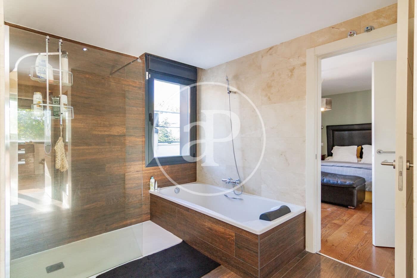 6 bedroom Villa for sale in Madrid city with pool - € 2,550,000 (Ref: 9232912)