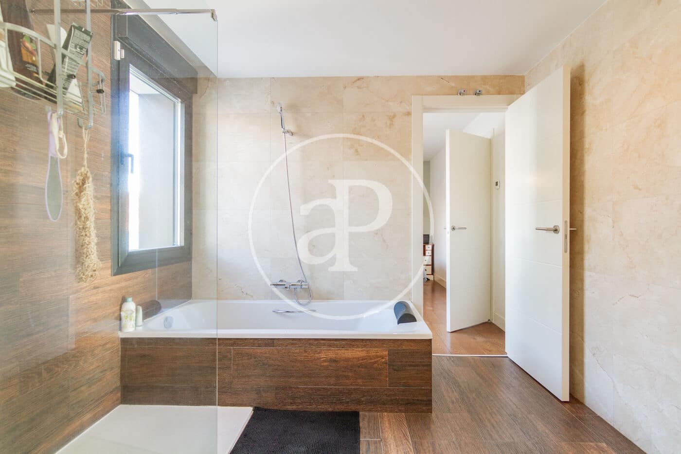 6 bedroom Villa for sale in Madrid city with pool - € 2,550,000 (Ref: 9232912)