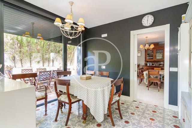 6 bedroom Villa for sale in Colina, Madrid city with pool - € 2,550,000 (Ref: 9232912)