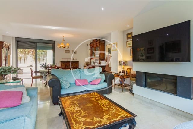 6 bedroom Villa for sale in Colina, Madrid city with pool - € 2,550,000 (Ref: 9232912)