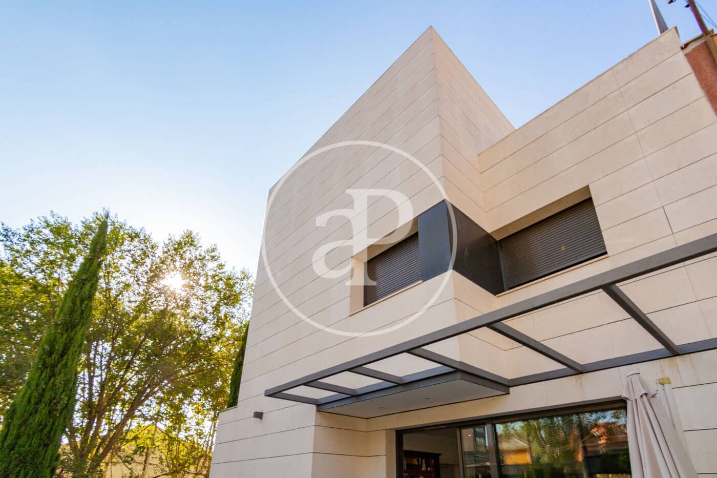 6 bedroom Villa for sale in Madrid city with pool - € 2,550,000 (Ref: 9232912)