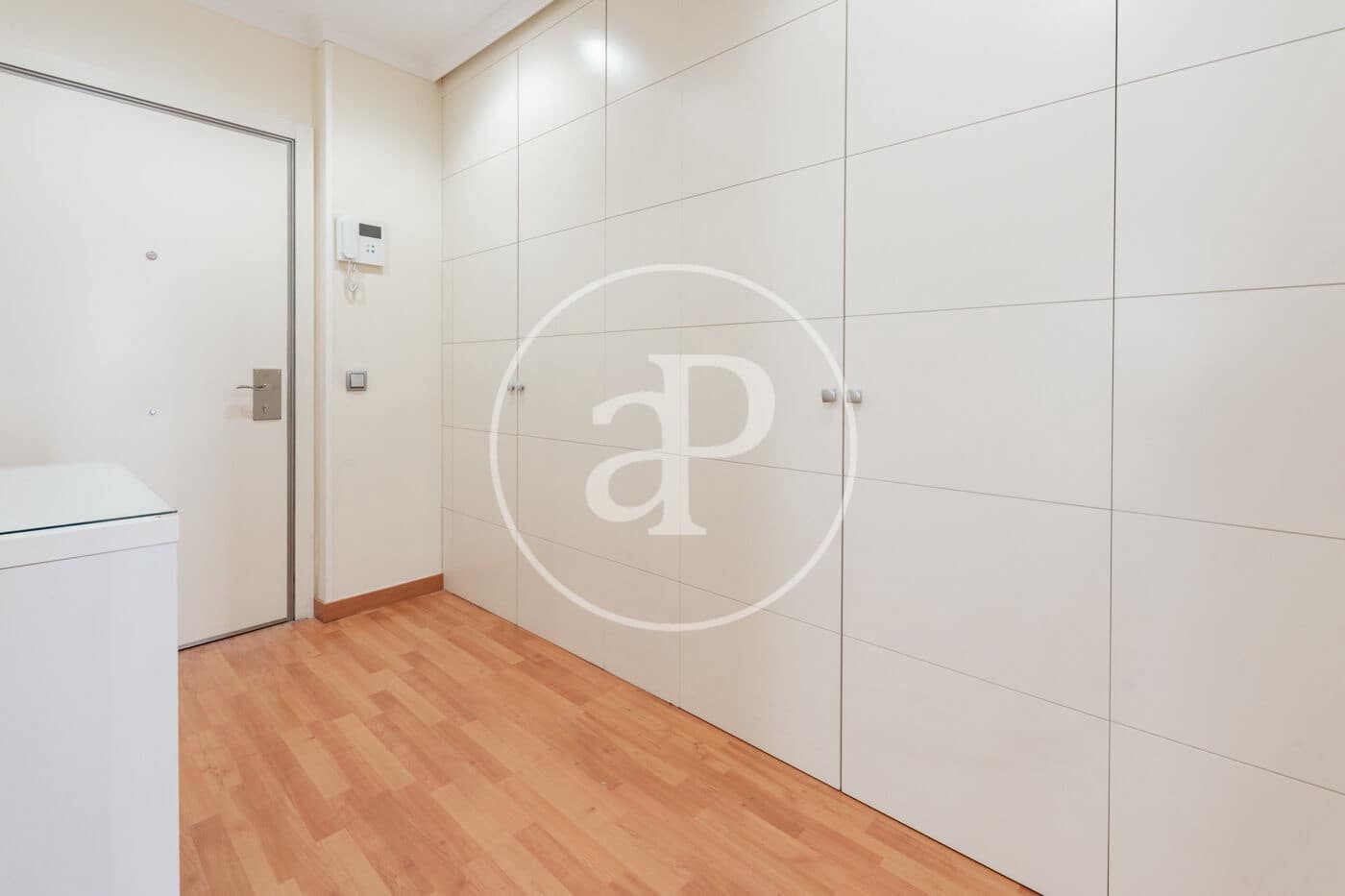 2 bedroom Apartment for rent in Madrid city with garage - € 2,100 (Ref: 9236897)