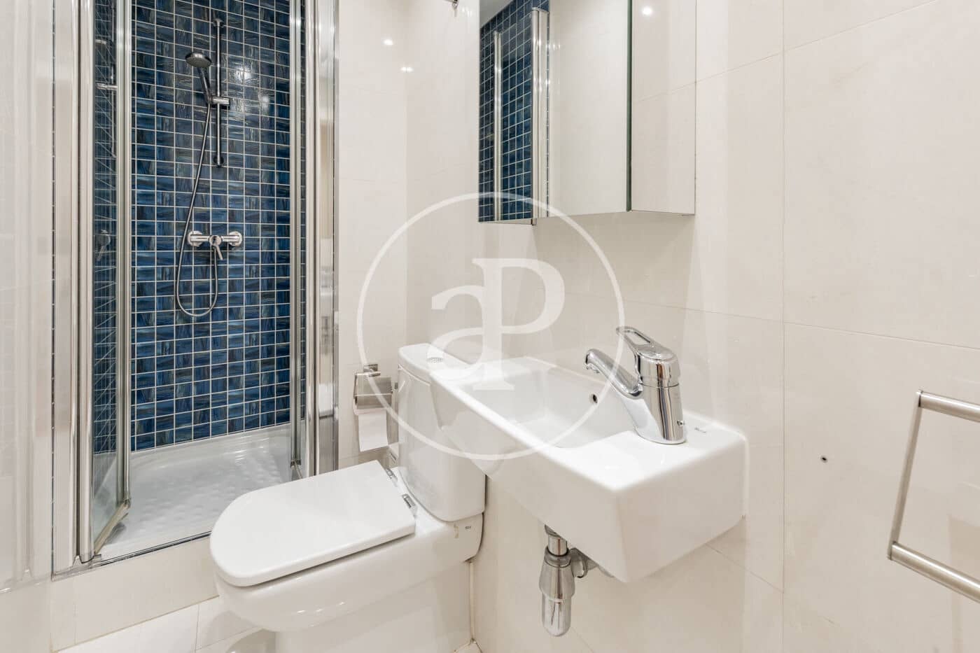 2 bedroom Apartment for rent in Madrid city with garage - € 2,100 (Ref: 9236897)