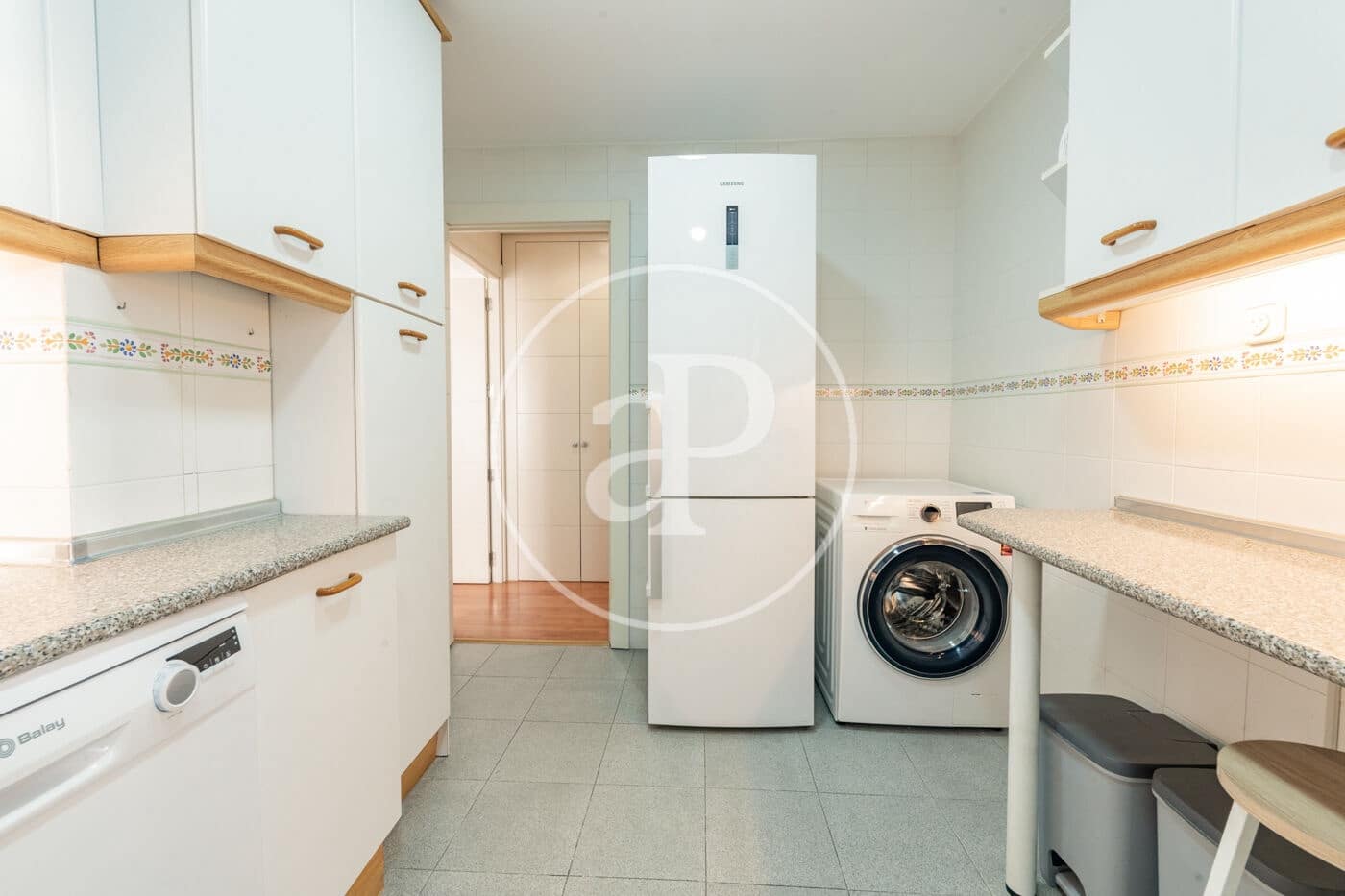 2 bedroom Apartment for rent in Madrid city with garage - € 2,100 (Ref: 9236897)