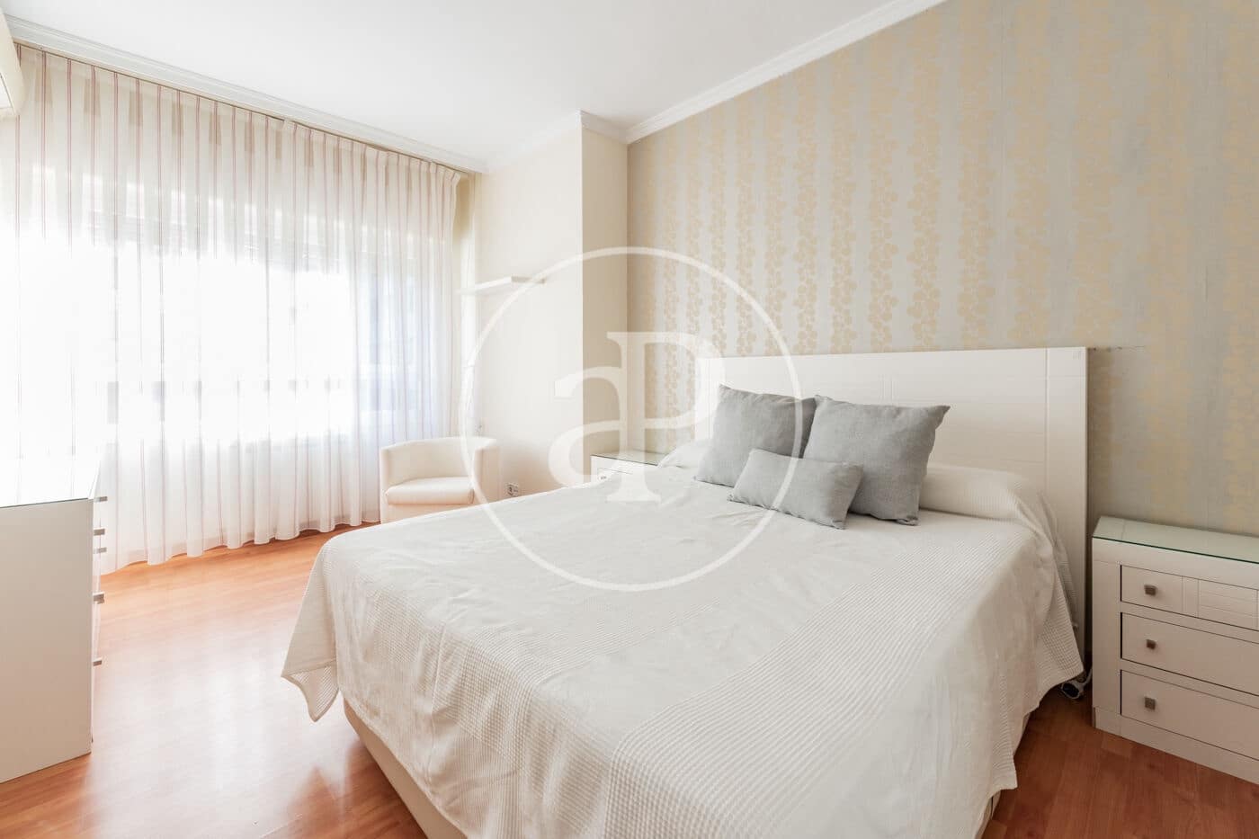 2 bedroom Apartment for rent in Madrid city with garage - € 2,100 (Ref: 9236897)