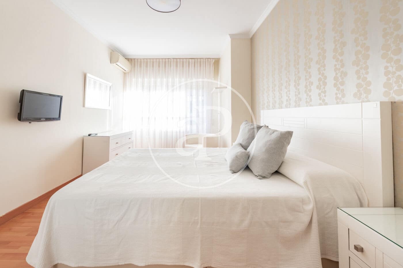 2 bedroom Apartment for rent in Madrid city with garage - € 2,100 (Ref: 9236897)