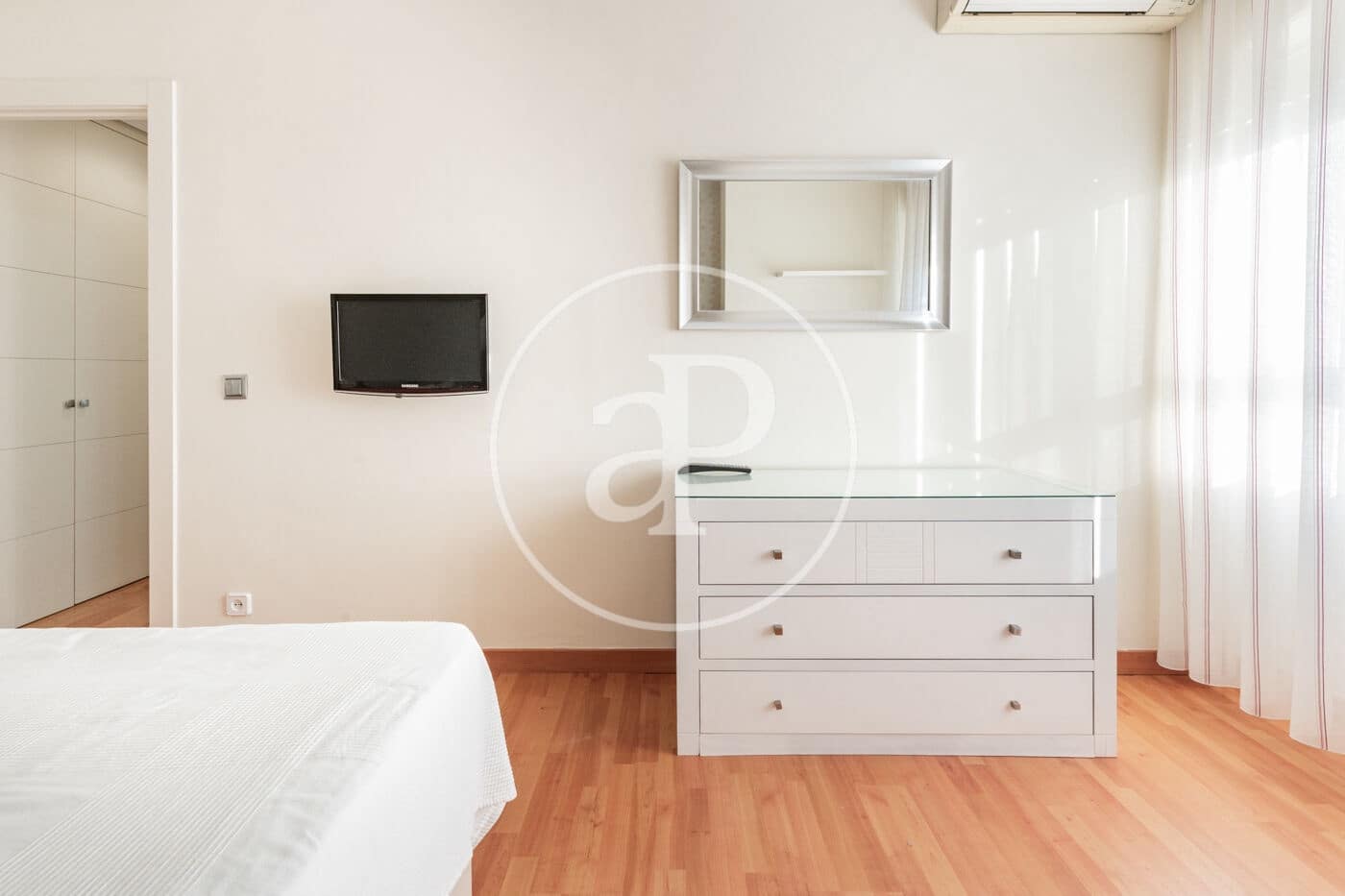 2 bedroom Apartment for rent in Madrid city with garage - € 2,100 (Ref: 9236897)