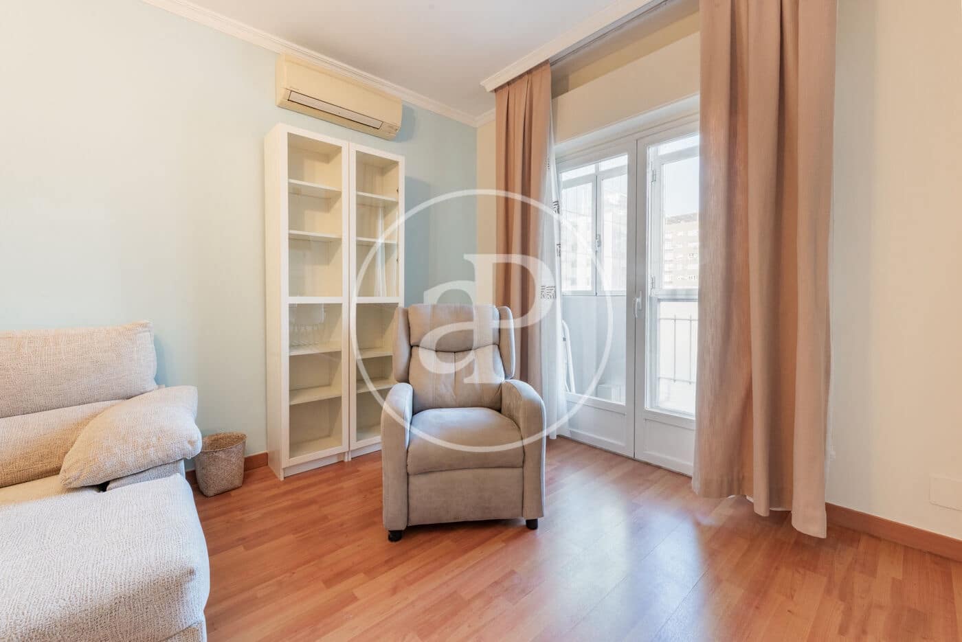 2 bedroom Apartment for rent in Madrid city with garage - € 2,100 (Ref: 9236897)