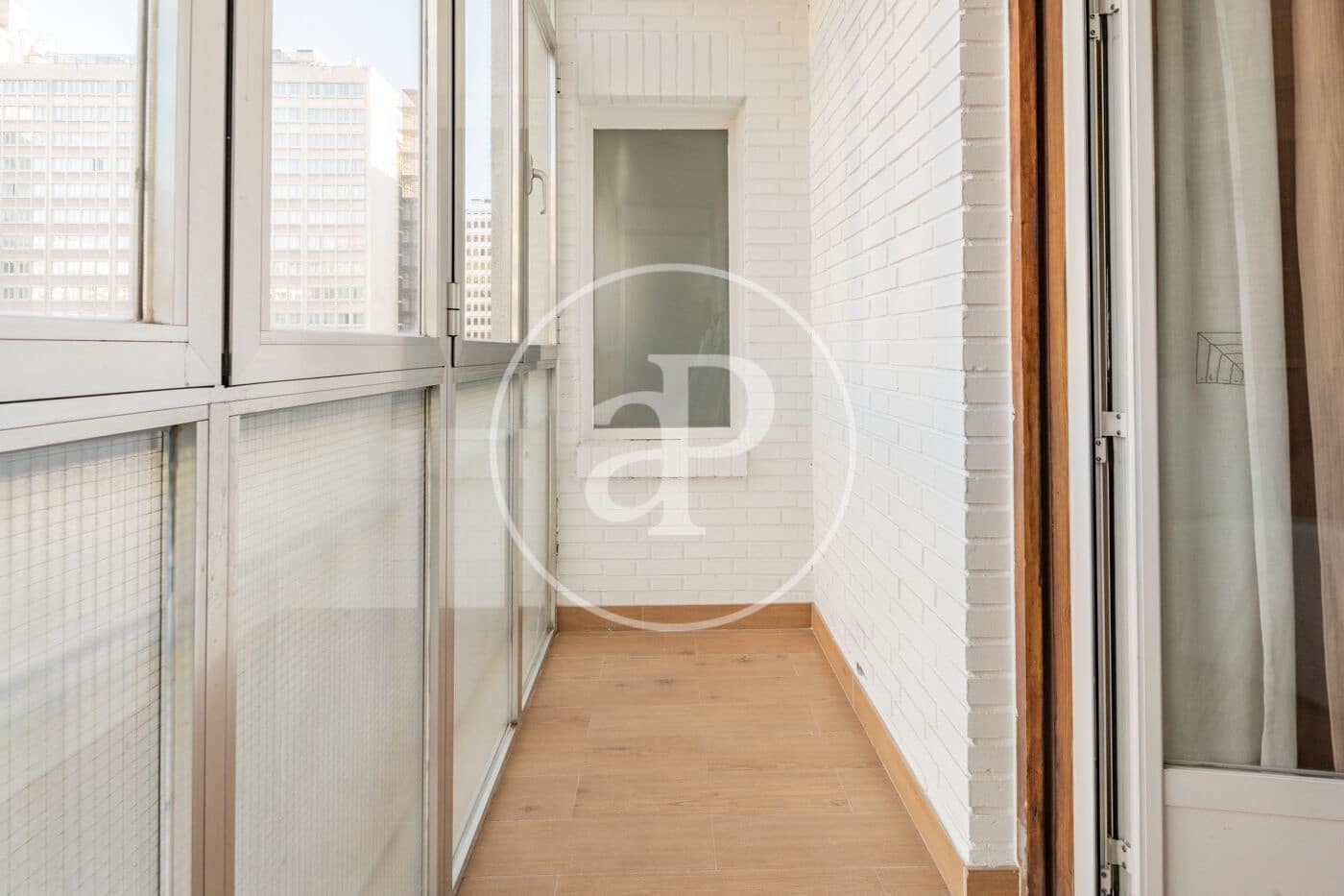 2 bedroom Apartment for rent in Madrid city with garage - € 2,100 (Ref: 9236897)