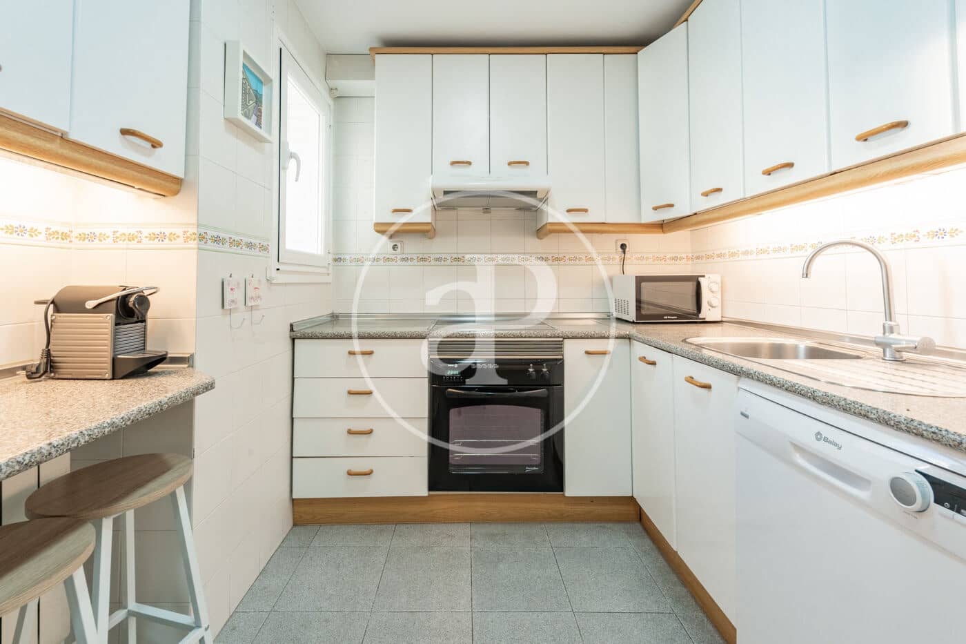 2 bedroom Apartment for rent in Madrid city with garage - € 2,100 (Ref: 9236897)